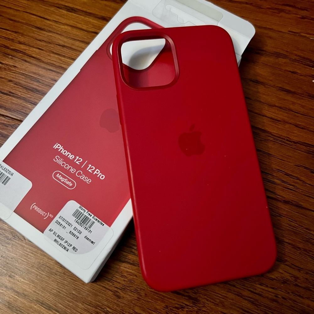 iPhone 12/12 Pro Apple Red Silicone Case
